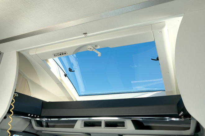 Ford CHAUSSON 627GA TITANIUM Premium image