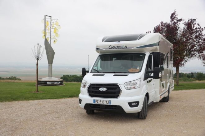 Ford CHAUSSON 627GA TITANIUM Premium image