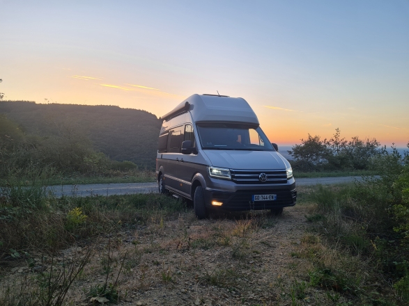 Volkswagen VOLKSWAGEN GRAND CALIFORNIA image