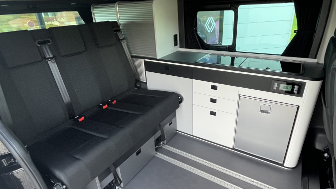 Renault AUTRE Trafic Spacenomad Iconic Blue DCI 170 image