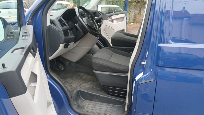 Volkswagen Transporter T6 image