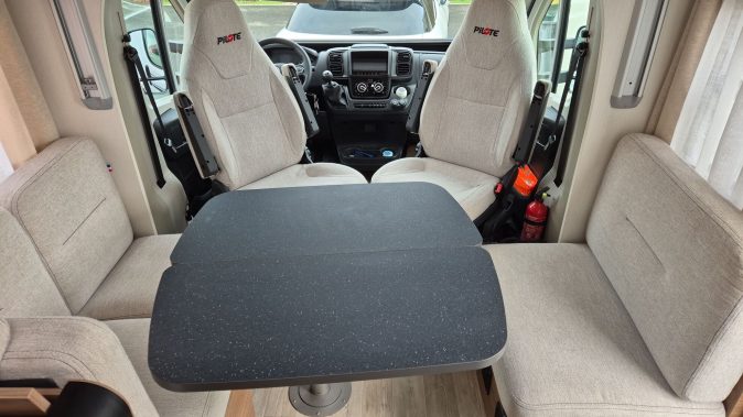 pilote  P746 FC ESSENTIELLE image