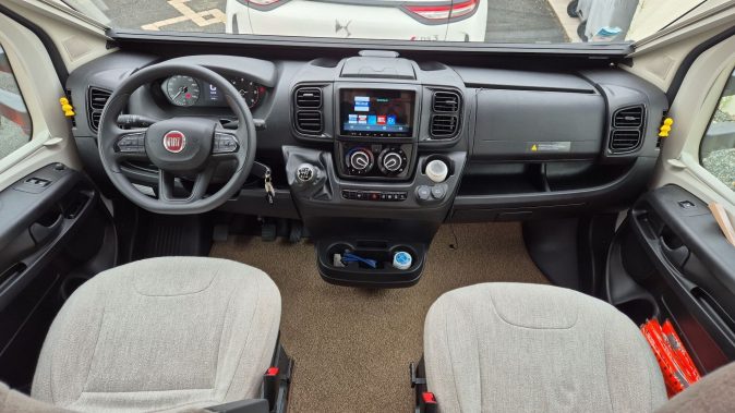 pilote  P746 FC ESSENTIELLE image