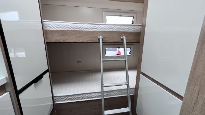 FORD CI (CARAVANS INTERNATIONAL) NACRE image