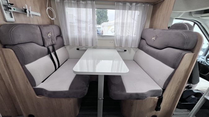 FORD CI (CARAVANS INTERNATIONAL) NACRE image