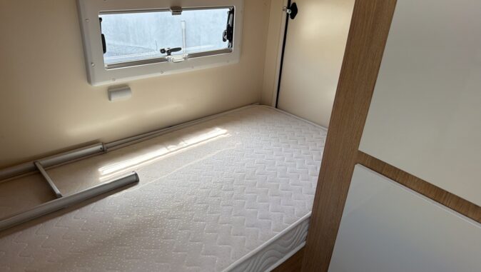 FORD CI (CARAVANS INTERNATIONAL) NACRE image
