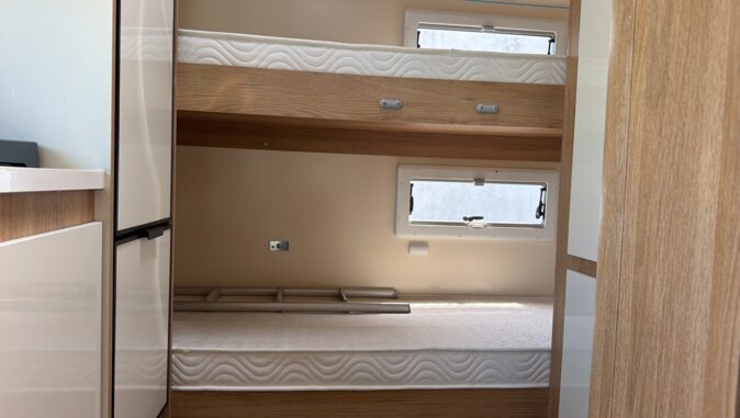 FORD CI (CARAVANS INTERNATIONAL) NACRE image