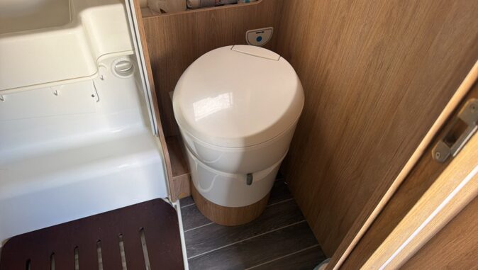 FORD CI (CARAVANS INTERNATIONAL) NACRE image