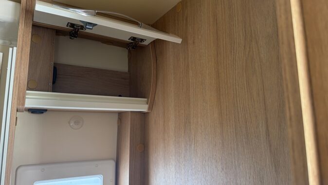 FORD CI (CARAVANS INTERNATIONAL) NACRE image