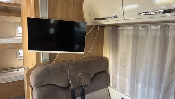 FORD CI (CARAVANS INTERNATIONAL) NACRE image