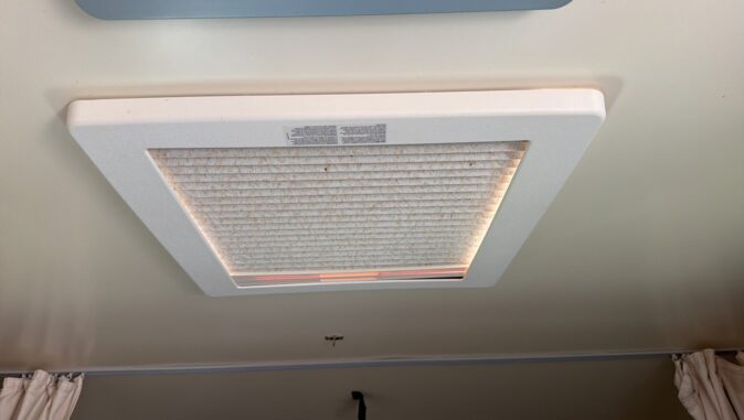 FORD CI (CARAVANS INTERNATIONAL) NACRE image