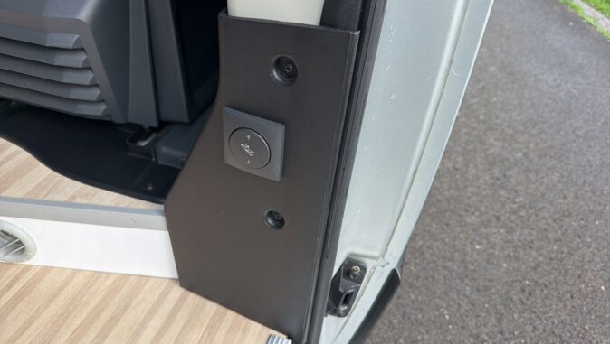 FIAT 2,2L 140 ch boite auto 9 vitesses BENIMAR B144 image