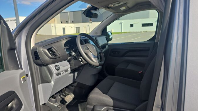 PEUGEOT EXPERT 2016 2.0 BLUEHDI 180 CH EU6 EAT6 PREMIUM PACK STD 2.7T IROISE PEUGEOT EXPERT image