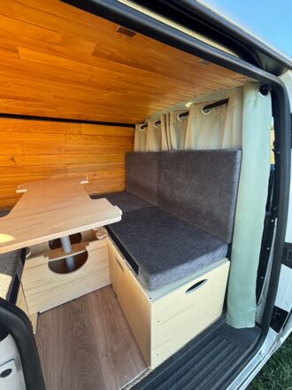 Volkswagen T5 Transporter image