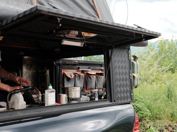 Toyota Alu Cab Hilux 4x4 image