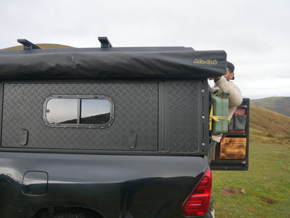 Toyota Alu Cab Hilux 4x4 image