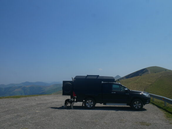 Toyota Alu Cab Hilux 4x4 image